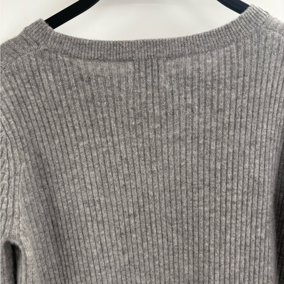 Madeleine Thompson Gray Ribbed Cashmere Sweater Medium Slit Hem Pullover small - Picture 9 of 16